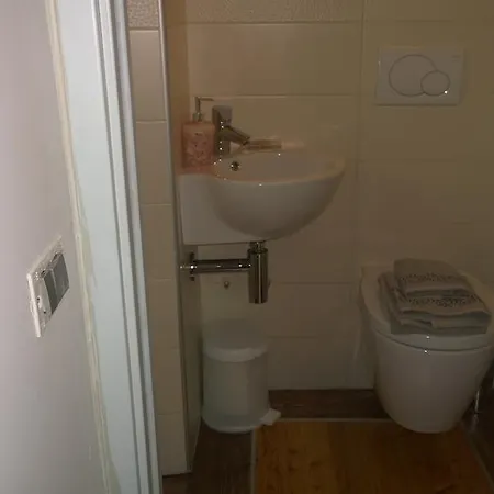 Apartment Three Bedrooms Amazing Lake View *